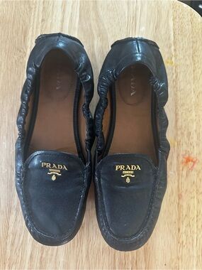 Prada Black Leather Loafers ❤️ Preloved. Please review photos before purchase.